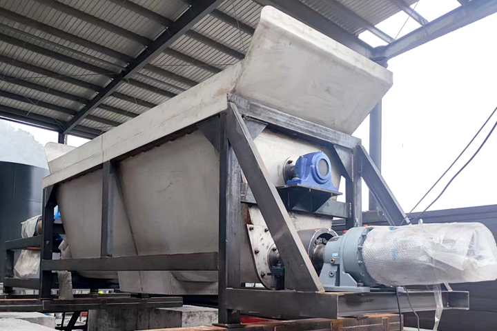 金屬污泥烘干機可以將金屬污泥再加工處理再利用，具有良好的社會經(jīng)濟環(huán)境效益。