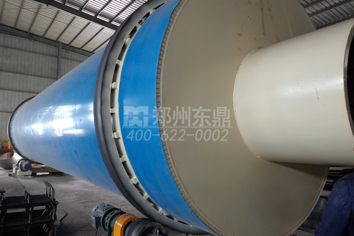 樹皮烘干機可以解決塊莖大、長度長些的樹皮、樹枝、棕櫚絲物料烘干