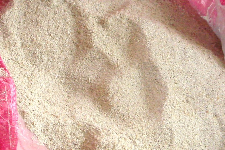 東鼎豆渣烘干機生產(chǎn)線的工藝參數(shù)和各設(shè)備技術(shù)參數(shù)及結(jié)構(gòu)的選取和設(shè)計是在經(jīng)過對豆渣物料的認(rèn)真分析研究才得出。