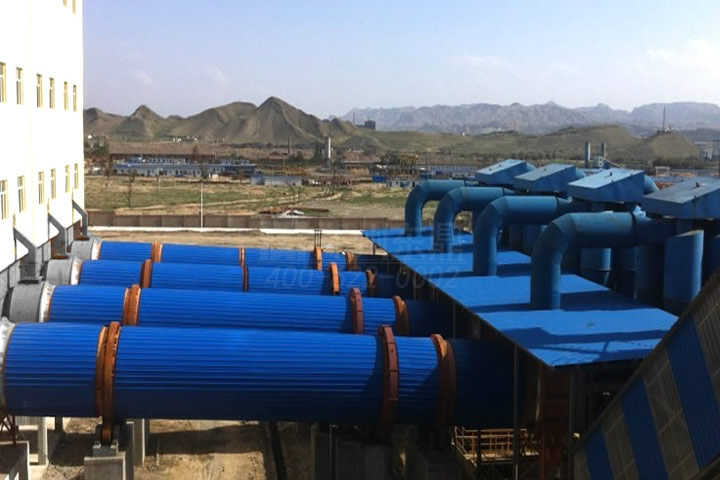 東鼎礦渣烘干機(jī)生產(chǎn)線可用于烘干水渣鋼渣、粉煤灰、電石渣、脫硫石膏、粘土、河沙、石英沙等礦渣物料。該系統(tǒng)采用新型三層烘干工藝，全套烘干設(shè)備設(shè)計合理，制作精良，性能穩(wěn)