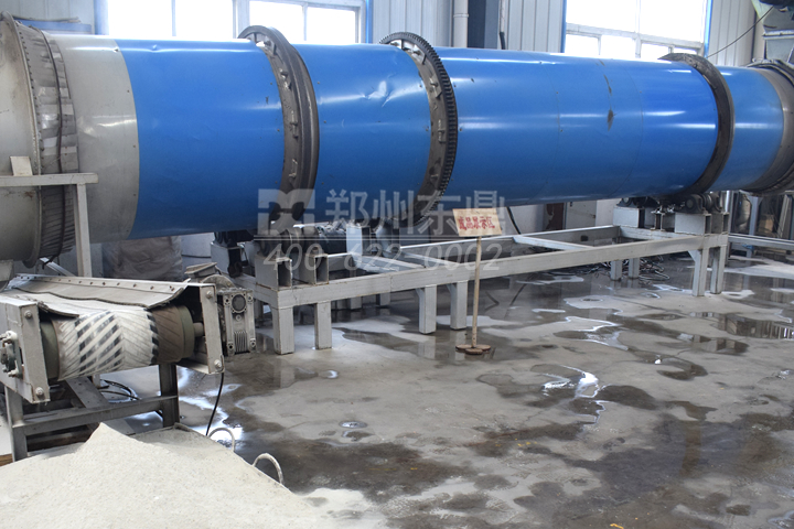 石粉烘干機設備具有產能大、機械化程度高、可連續(xù)運轉，除塵環(huán)保性能好的特點。