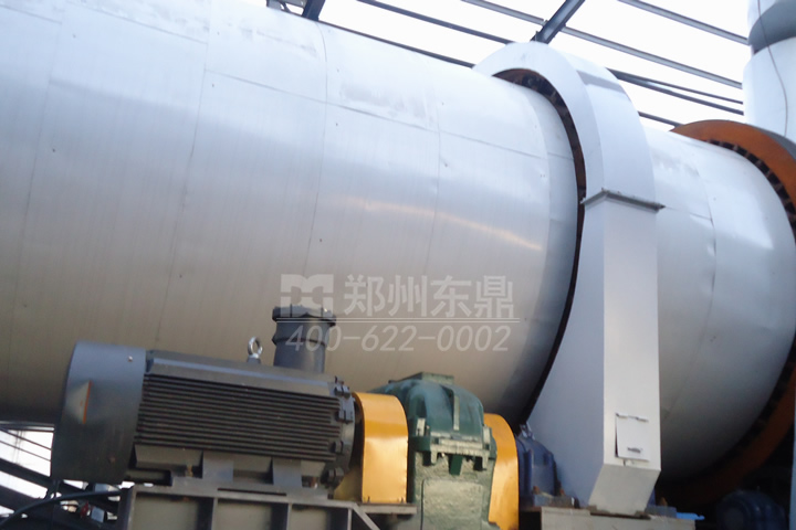 大型精礦粉球團(tuán)類烘干機(jī)設(shè)備是一種處理能力大、穩(wěn)定高效、自動(dòng)化程度高的專用烘干器，適用于鐵精礦、錳礦粉、鈷礦粉、銅精礦、金礦粉、鉛精粉、錫礦粉、汞礦粉、磷精礦、鉬精礦等精礦
