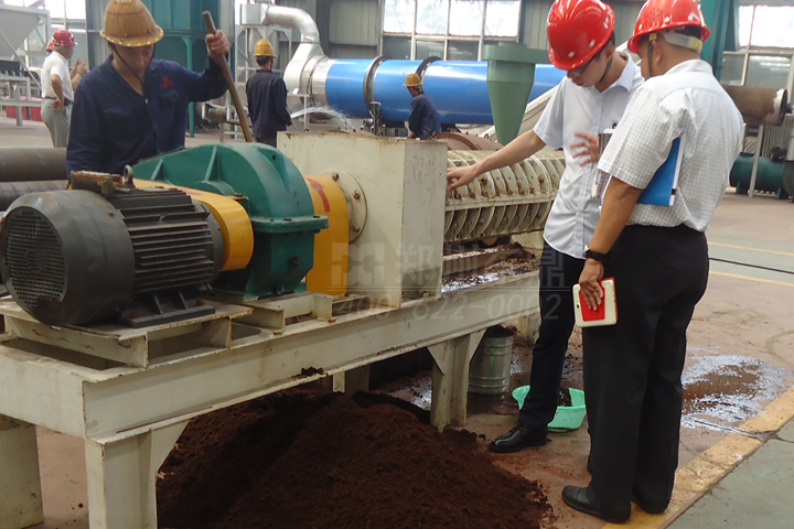 椰糠烘干機(jī)烘干椰槺椰絲成本低，占地面積小，提供椰槺烘干現(xiàn)場(chǎng)考察咨詢