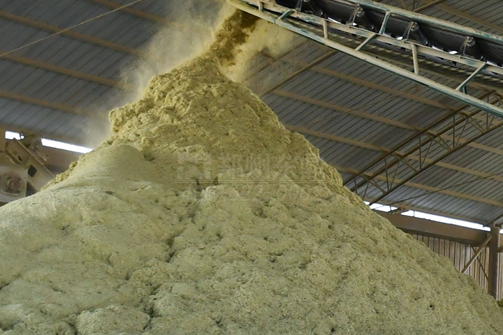 生物質(zhì)烘干機廠家鄭州東鼎干燥開發(fā)了大型檸條烘干機成套設備，實現(xiàn)了檸條資源規(guī)模化利用之路。