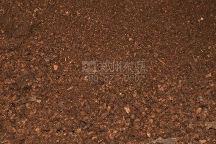 菌菇渣烘干機通過熱能轉(zhuǎn)換快速將菌渣中的多余水分脫除，改善了菌渣的儲裝運特性。